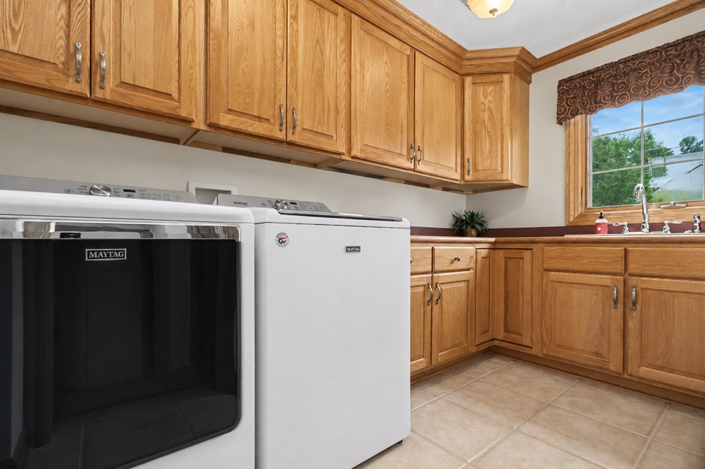 267 Camelot Lane, Ontario, Ohio 44903, 4 Bedrooms Bedrooms, ,3 BathroomsBathrooms,Residential,For Sale,Camelot Lane,20100168