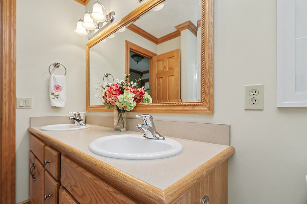 267 Camelot Lane, Ontario, Ohio 44903, 4 Bedrooms Bedrooms, ,3 BathroomsBathrooms,Residential,For Sale,Camelot Lane,20100168