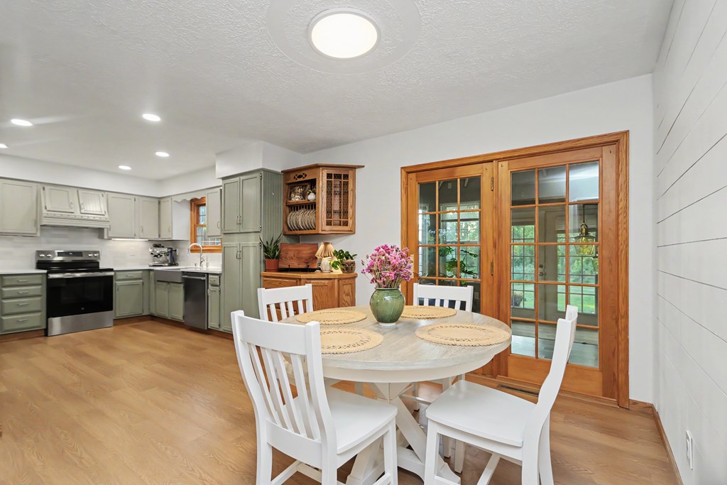 2239 Woodville Rd, Mansfield, Ohio 44903, 3 Bedrooms Bedrooms, ,2 BathroomsBathrooms,Residential,For Sale,Woodville Rd,20100191