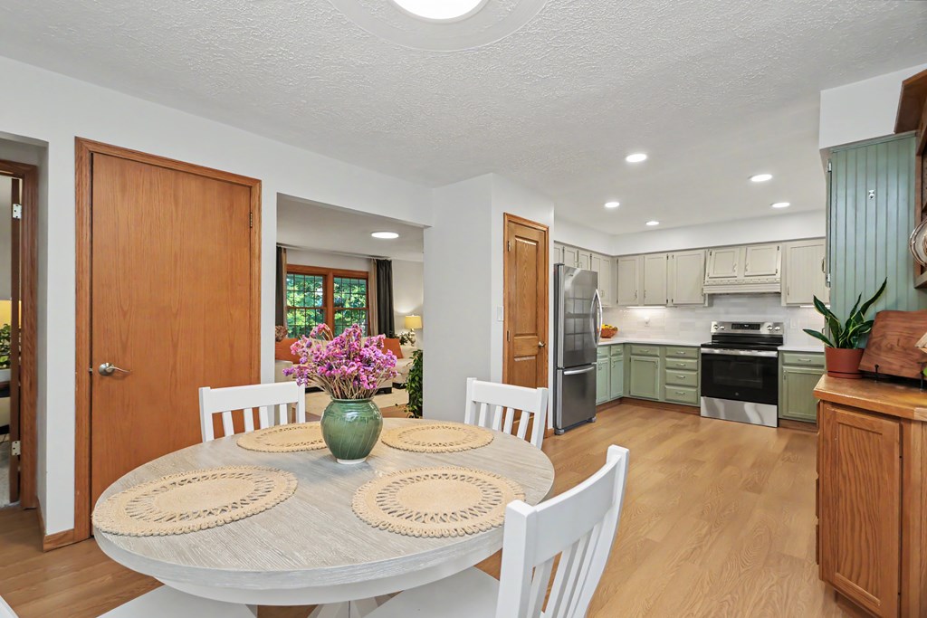 2239 Woodville Rd, Mansfield, Ohio 44903, 3 Bedrooms Bedrooms, ,2 BathroomsBathrooms,Residential,For Sale,Woodville Rd,20100191