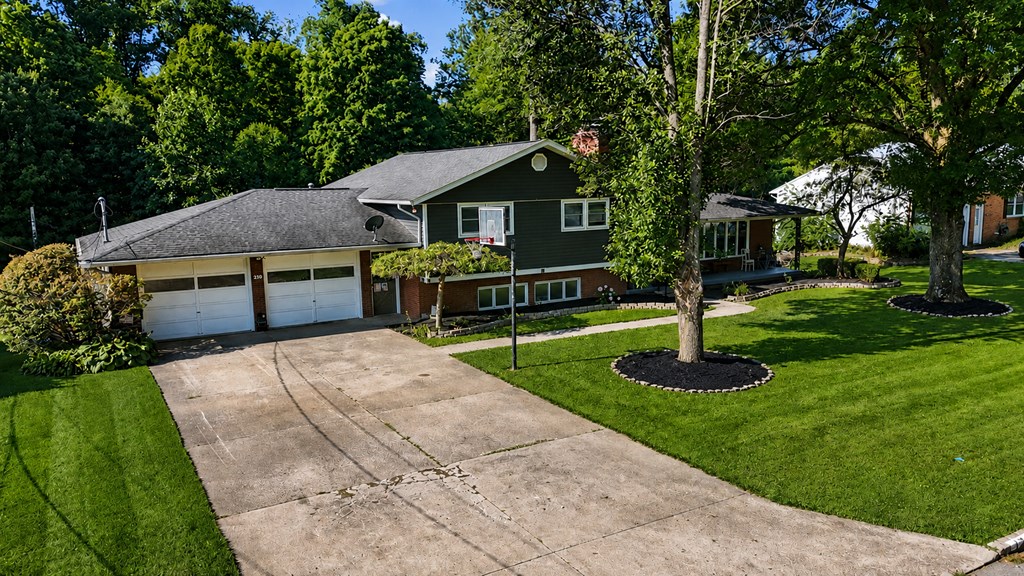 121 Redwood Road, Mansfield, Ohio 44907, 4 Bedrooms Bedrooms, ,3 BathroomsBathrooms,Residential,For Sale,Redwood Road,20100193