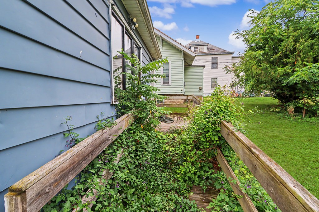 635 West Fourth Street, Mansfield, Ohio 44906, 3 Bedrooms Bedrooms, ,1 BathroomBathrooms,Residential,For Sale,West Fourth Street,20100199 635 West Fourth Street, Mansfield, Ohio 44906, 3 Bedrooms Bedrooms, ,1 BathroomBathrooms,Residential,For Sale,West Fourth Street,20100199