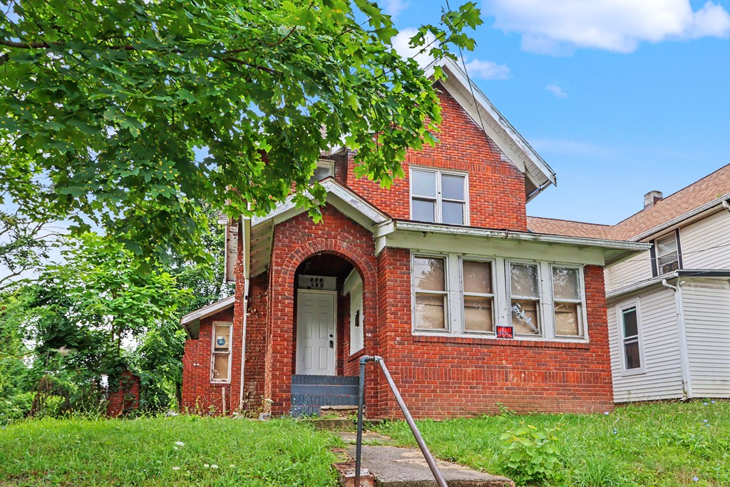 279 West Third Street, Mansfield, Ohio 44902, 4 Bedrooms Bedrooms, ,2 BathroomsBathrooms,Residential,For Sale,West Third Street,20100214 279 West Third Street, Mansfield, Ohio 44902, 4 Bedrooms Bedrooms, ,2 BathroomsBathrooms,Residential,For Sale,West Third Street,20100214