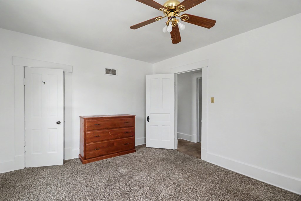 123 -123 1/2 East Main Street, Lexington, Ohio 44904, 4 Bedrooms Bedrooms, ,Residential Income,For Sale,-123 1/2 East Main Street,20100278