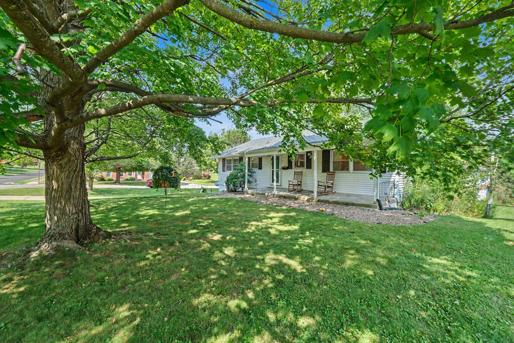 1081 Larchwood Road, Mansfield, Ohio 44907, 3 Bedrooms Bedrooms, ,2 BathroomsBathrooms,Residential,For Sale,Larchwood Road,20100299