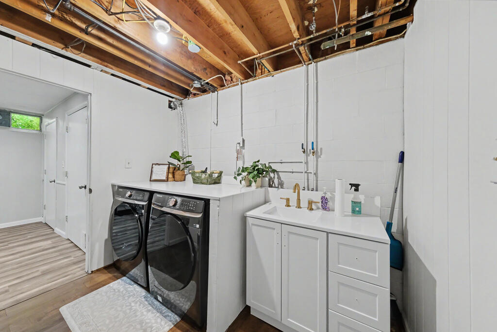 1081 Larchwood Road, Mansfield, Ohio 44907, 3 Bedrooms Bedrooms, ,2 BathroomsBathrooms,Residential,For Sale,Larchwood Road,20100299