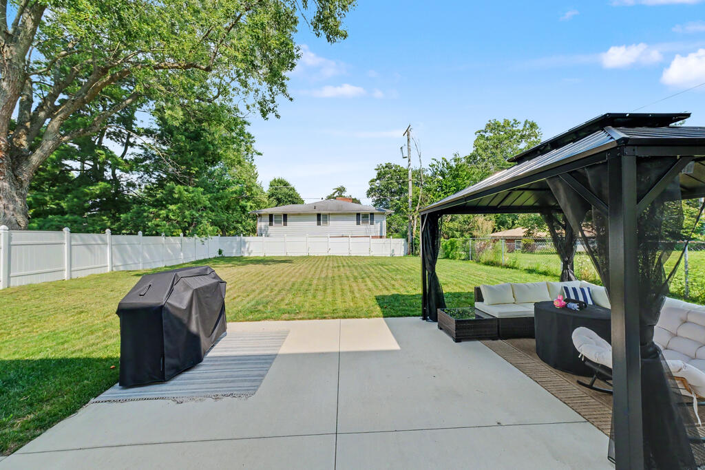 1081 Larchwood Road, Mansfield, Ohio 44907, 3 Bedrooms Bedrooms, ,2 BathroomsBathrooms,Residential,For Sale,Larchwood Road,20100299