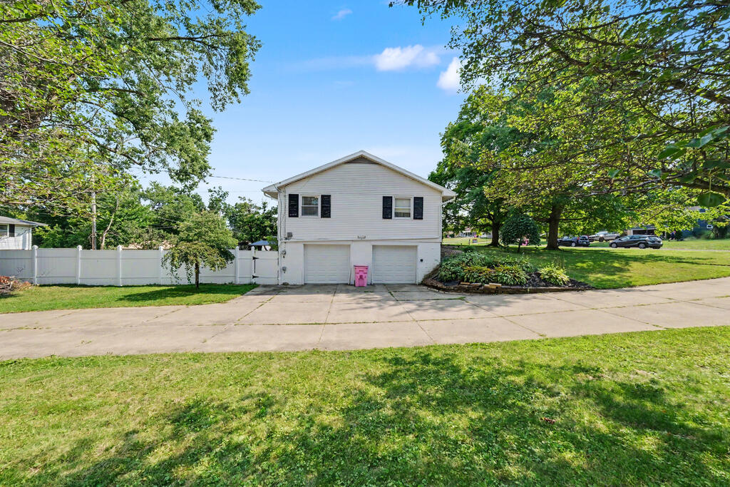 1081 Larchwood Road, Mansfield, Ohio 44907, 3 Bedrooms Bedrooms, ,2 BathroomsBathrooms,Residential,For Sale,Larchwood Road,20100299