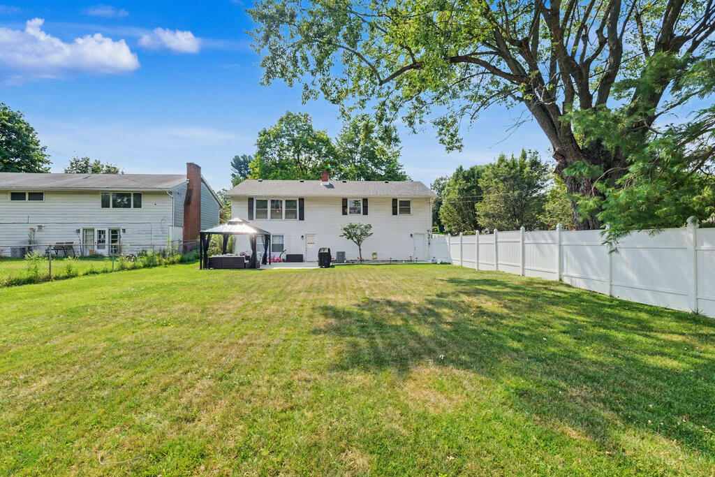 1081 Larchwood Road, Mansfield, Ohio 44907, 3 Bedrooms Bedrooms, ,2 BathroomsBathrooms,Residential,For Sale,Larchwood Road,20100299