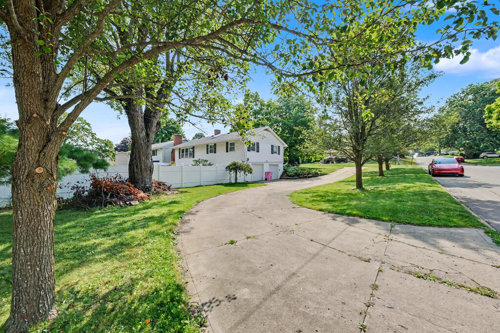 1081 Larchwood Road, Mansfield, Ohio 44907, 3 Bedrooms Bedrooms, ,2 BathroomsBathrooms,Residential,For Sale,Larchwood Road,20100299