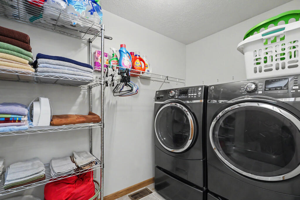 1232 Walcrest Drive, Ontario, Ohio 44906, 3 Bedrooms Bedrooms, ,2 BathroomsBathrooms,Residential,For Sale,Walcrest Drive,20100300 1232 Walcrest Drive, Ontario, Ohio 44906, 3 Bedrooms Bedrooms, ,2 BathroomsBathrooms,Residential,For Sale,Walcrest Drive,20100300