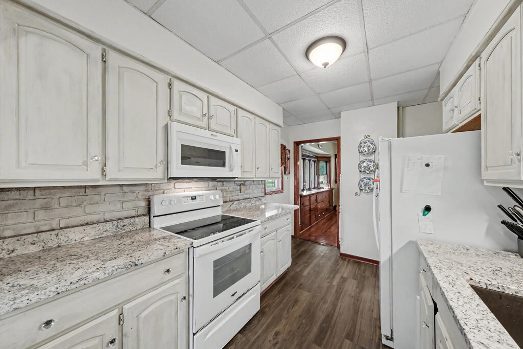 820 West Perry Street, Bucyrus, Ohio 44820, 5 Bedrooms Bedrooms, ,2 BathroomsBathrooms,Residential,For Sale,West Perry Street,20100307 820 West Perry Street, Bucyrus, Ohio 44820, 5 Bedrooms Bedrooms, ,2 BathroomsBathrooms,Residential,For Sale,West Perry Street,20100307