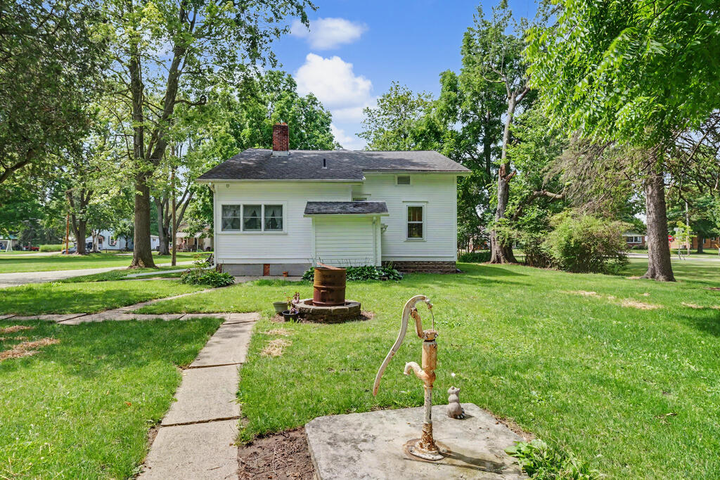 820 West Perry Street, Bucyrus, Ohio 44820, 5 Bedrooms Bedrooms, ,2 BathroomsBathrooms,Residential,For Sale,West Perry Street,20100307 820 West Perry Street, Bucyrus, Ohio 44820, 5 Bedrooms Bedrooms, ,2 BathroomsBathrooms,Residential,For Sale,West Perry Street,20100307