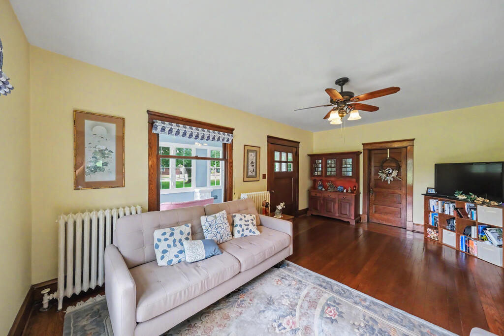 820 West Perry Street, Bucyrus, Ohio 44820, 5 Bedrooms Bedrooms, ,2 BathroomsBathrooms,Residential,For Sale,West Perry Street,20100307 820 West Perry Street, Bucyrus, Ohio 44820, 5 Bedrooms Bedrooms, ,2 BathroomsBathrooms,Residential,For Sale,West Perry Street,20100307
