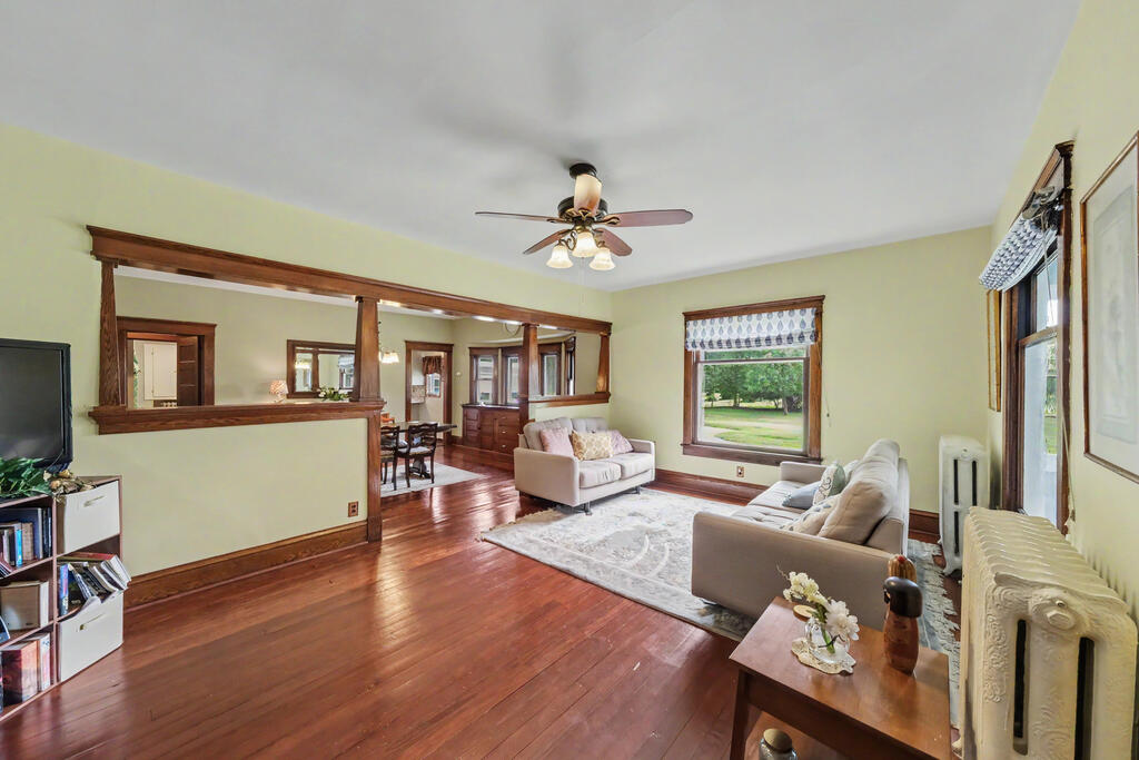 820 West Perry Street, Bucyrus, Ohio 44820, 5 Bedrooms Bedrooms, ,2 BathroomsBathrooms,Residential,For Sale,West Perry Street,20100307 820 West Perry Street, Bucyrus, Ohio 44820, 5 Bedrooms Bedrooms, ,2 BathroomsBathrooms,Residential,For Sale,West Perry Street,20100307