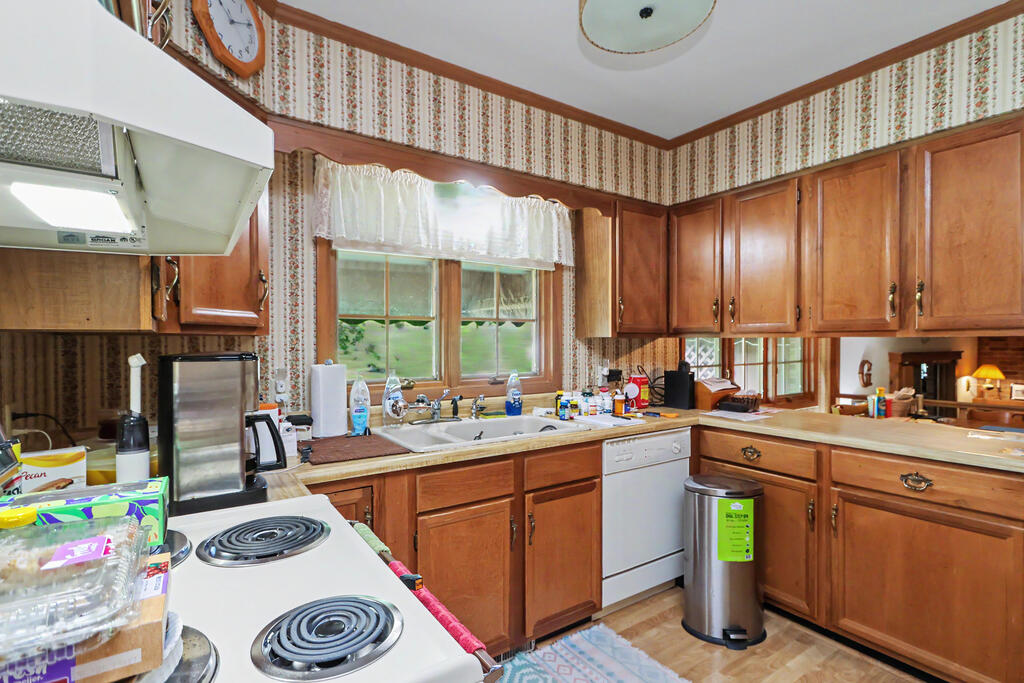 1014 N Clink Boulevard, Crestline, Ohio 44827, 4 Bedrooms Bedrooms, ,2 BathroomsBathrooms,Residential,For Sale,N Clink Boulevard,20100309