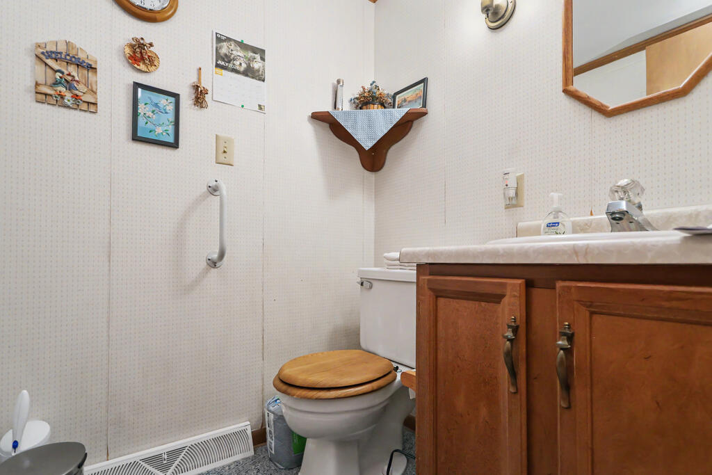 1014 N Clink Boulevard, Crestline, Ohio 44827, 4 Bedrooms Bedrooms, ,2 BathroomsBathrooms,Residential,For Sale,N Clink Boulevard,20100309