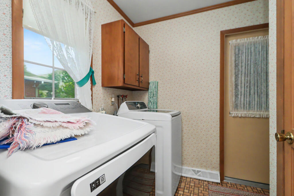 1014 N Clink Boulevard, Crestline, Ohio 44827, 4 Bedrooms Bedrooms, ,2 BathroomsBathrooms,Residential,For Sale,N Clink Boulevard,20100309