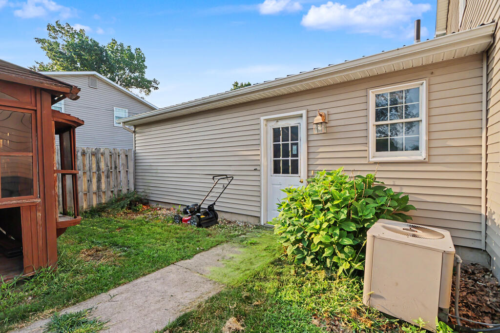 570 Butte Street, Willard, Ohio 44890, 4 Bedrooms Bedrooms, ,2 BathroomsBathrooms,Residential,For Sale,Butte Street,20100310 570 Butte Street, Willard, Ohio 44890, 4 Bedrooms Bedrooms, ,2 BathroomsBathrooms,Residential,For Sale,Butte Street,20100310