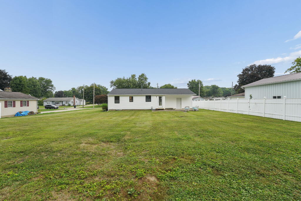 26 Mermary Drive, Fredericktown, Ohio 43019, 3 Bedrooms Bedrooms, ,1 BathroomBathrooms,Residential,For Sale,Mermary Drive,20100316 26 Mermary Drive, Fredericktown, Ohio 43019, 3 Bedrooms Bedrooms, ,1 BathroomBathrooms,Residential,For Sale,Mermary Drive,20100316