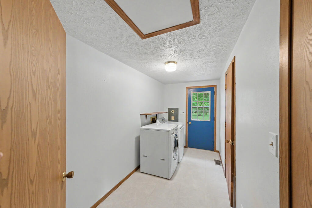 1383 Michigan Drive, Bucyrus, Ohio 44820, 3 Bedrooms Bedrooms, ,3 BathroomsBathrooms,Residential,For Sale,Michigan Drive,20100337