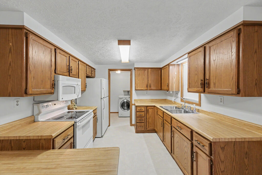 1383 Michigan Drive, Bucyrus, Ohio 44820, 3 Bedrooms Bedrooms, ,3 BathroomsBathrooms,Residential,For Sale,Michigan Drive,20100337