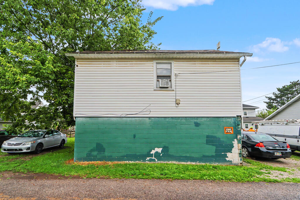 702 - 704 S. East Street, Bucyrus, Ohio 44820, 5 Bedrooms Bedrooms, ,Residential Income,For Sale,- 704 S. East Street,20100406 702 - 704 S. East Street, Bucyrus, Ohio 44820, 5 Bedrooms Bedrooms, ,Residential Income,For Sale,- 704 S. East Street,20100406