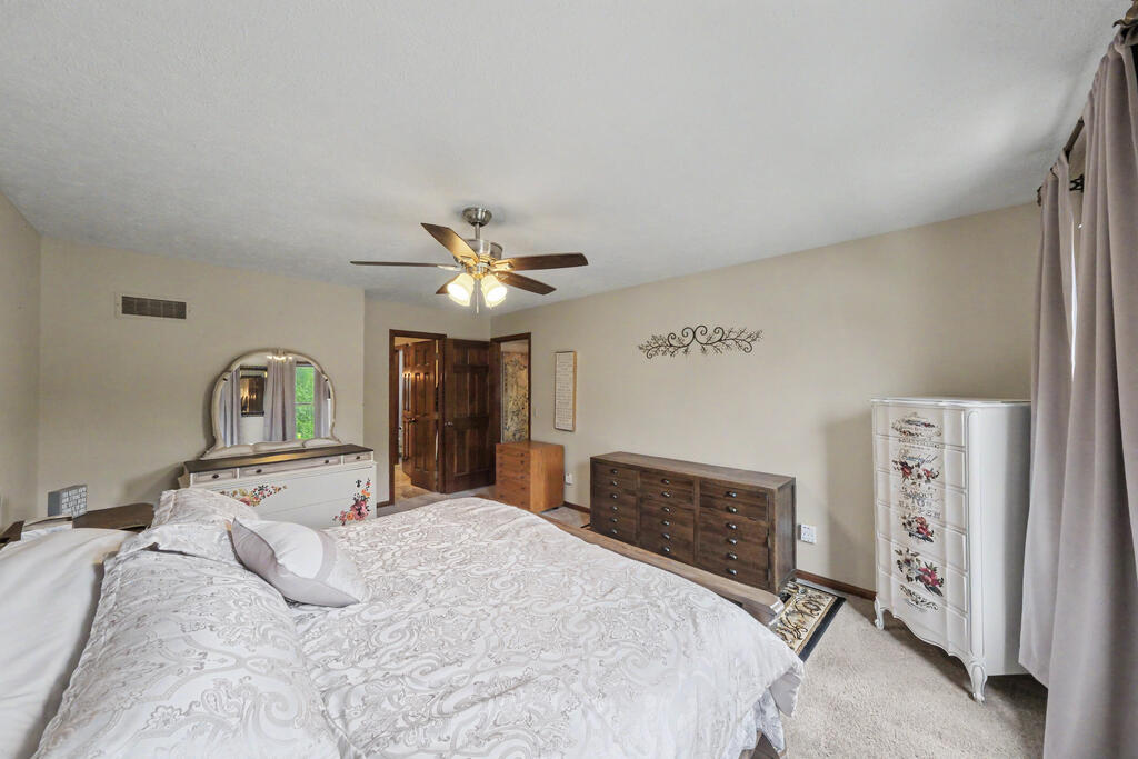 1300 Cedarlawn Ct, Mansfield, Ohio 44906, 4 Bedrooms Bedrooms, ,3 BathroomsBathrooms,Residential,For Sale,Cedarlawn Ct,20100426
