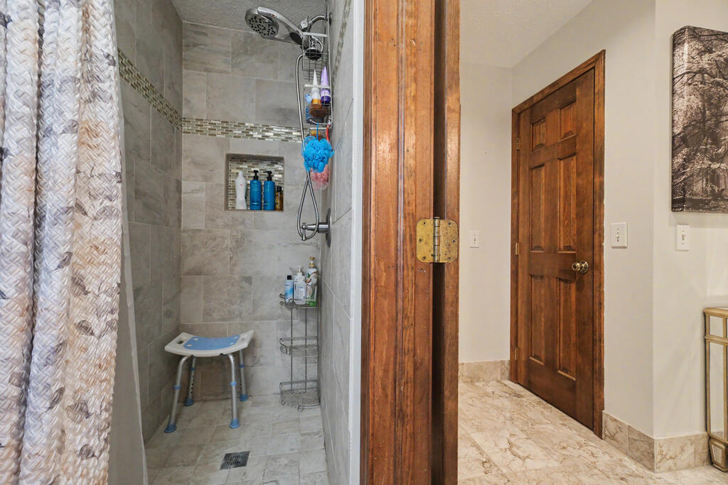 1300 Cedarlawn Ct, Mansfield, Ohio 44906, 4 Bedrooms Bedrooms, ,3 BathroomsBathrooms,Residential,For Sale,Cedarlawn Ct,20100426