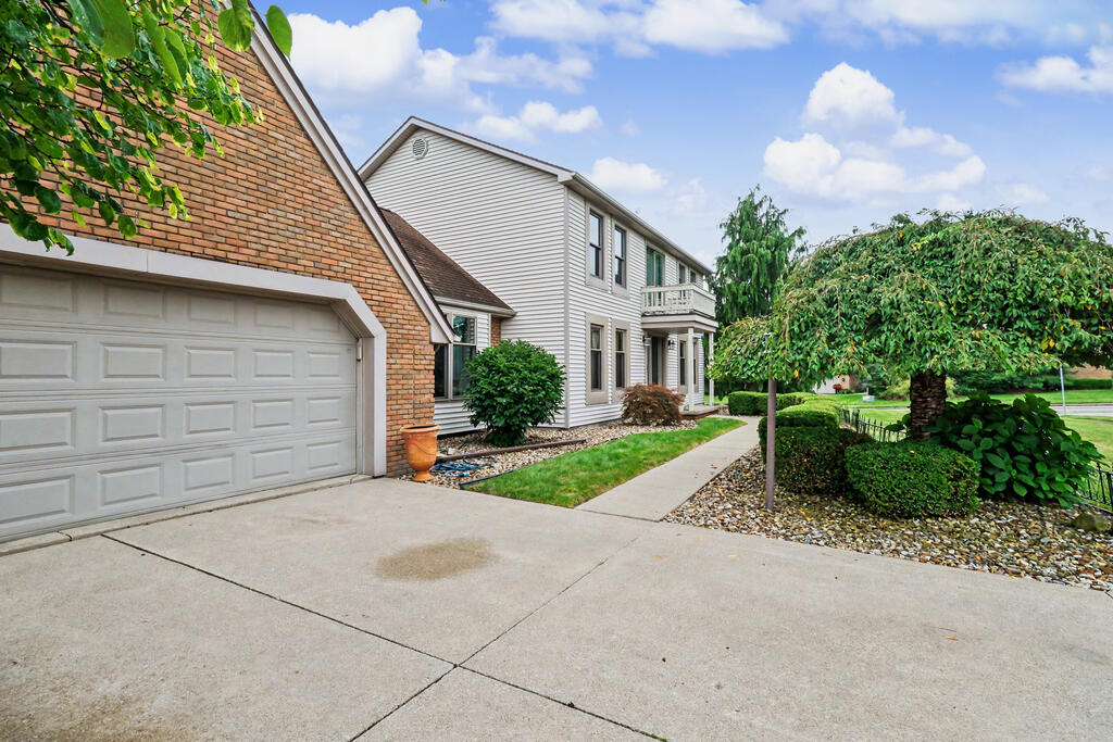 1300 Cedarlawn Ct, Mansfield, Ohio 44906, 4 Bedrooms Bedrooms, ,3 BathroomsBathrooms,Residential,For Sale,Cedarlawn Ct,20100426