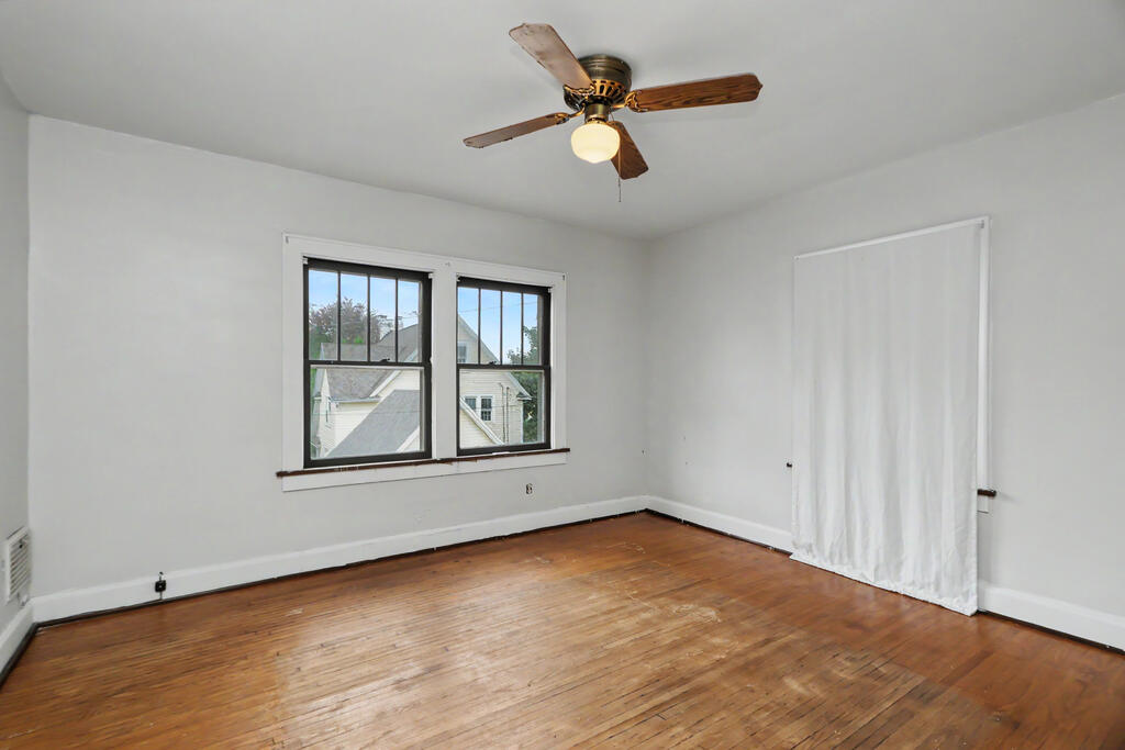19 Hoffman Ave, Mansfield, Ohio 44906, 3 Bedrooms Bedrooms, ,1 BathroomBathrooms,Residential,For Sale,Hoffman Ave,20100428 19 Hoffman Ave, Mansfield, Ohio 44906, 3 Bedrooms Bedrooms, ,1 BathroomBathrooms,Residential,For Sale,Hoffman Ave,20100428