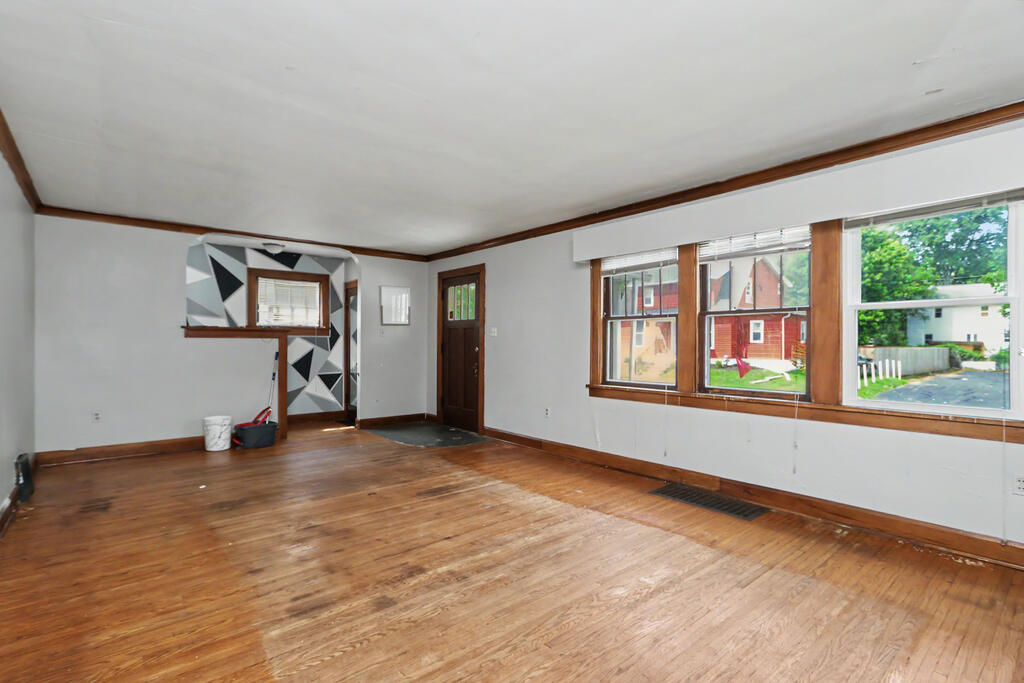 19 Hoffman Ave, Mansfield, Ohio 44906, 3 Bedrooms Bedrooms, ,1 BathroomBathrooms,Residential,For Sale,Hoffman Ave,20100428 19 Hoffman Ave, Mansfield, Ohio 44906, 3 Bedrooms Bedrooms, ,1 BathroomBathrooms,Residential,For Sale,Hoffman Ave,20100428