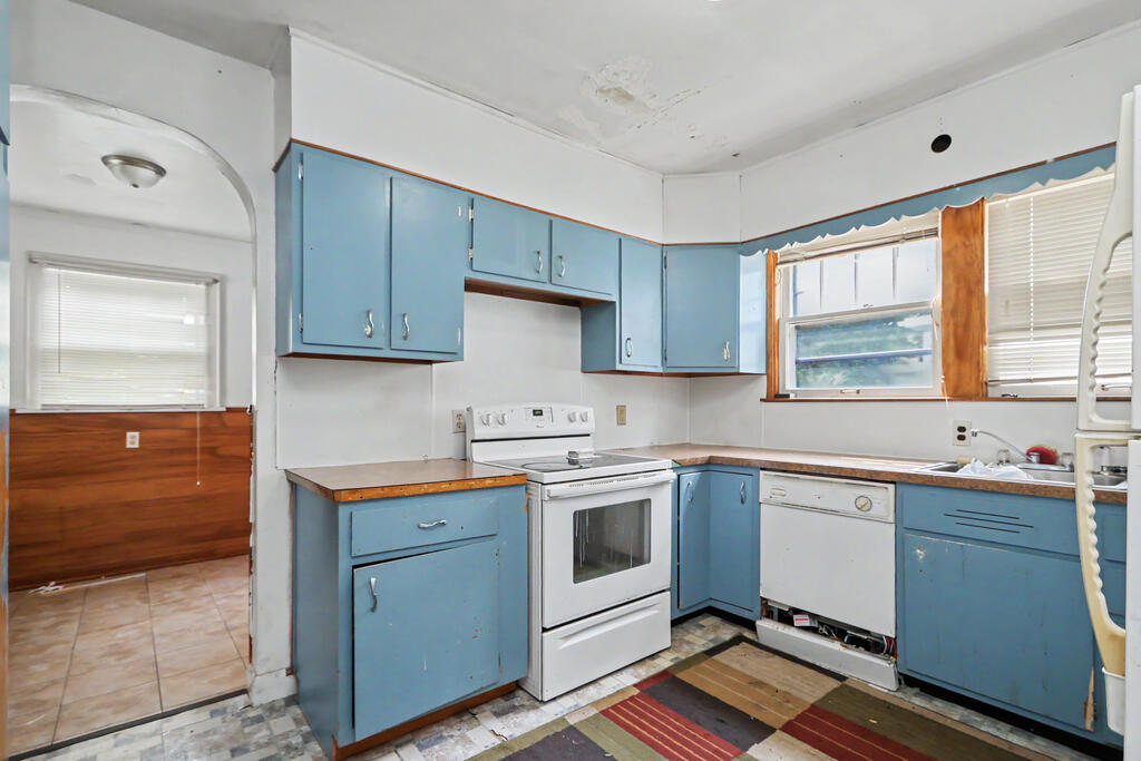 19 Hoffman Ave, Mansfield, Ohio 44906, 3 Bedrooms Bedrooms, ,1 BathroomBathrooms,Residential,For Sale,Hoffman Ave,20100428 19 Hoffman Ave, Mansfield, Ohio 44906, 3 Bedrooms Bedrooms, ,1 BathroomBathrooms,Residential,For Sale,Hoffman Ave,20100428