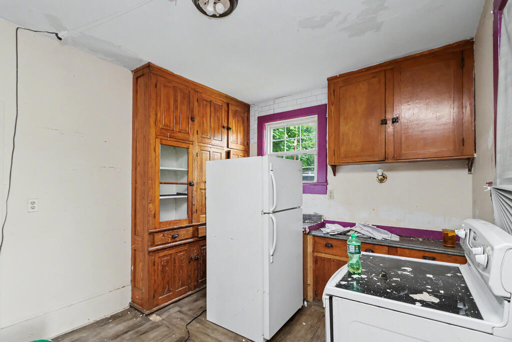 24 E Emerald Street, Willard, Ohio 44890, 5 Bedrooms Bedrooms, ,2 BathroomsBathrooms,Residential,For Sale,E Emerald Street,20100456 24 E Emerald Street, Willard, Ohio 44890, 5 Bedrooms Bedrooms, ,2 BathroomsBathrooms,Residential,For Sale,E Emerald Street,20100456