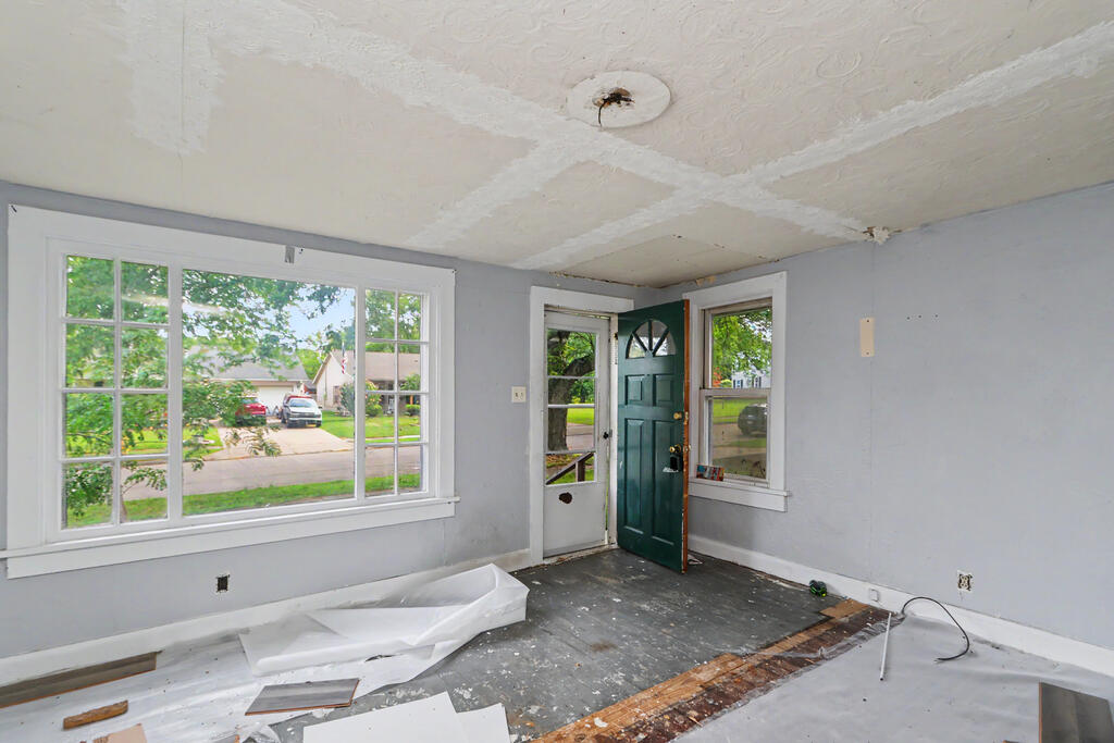 302 Washington Street, Willard, Ohio 44890, 2 Bedrooms Bedrooms, ,1 BathroomBathrooms,Residential,For Sale,Washington Street,20100457