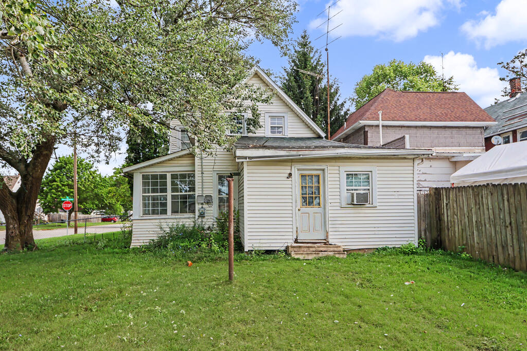104 Washington Street, Willard, Ohio 44890, 4 Bedrooms Bedrooms, ,1 BathroomBathrooms,Residential,For Sale,Washington Street,20100458
