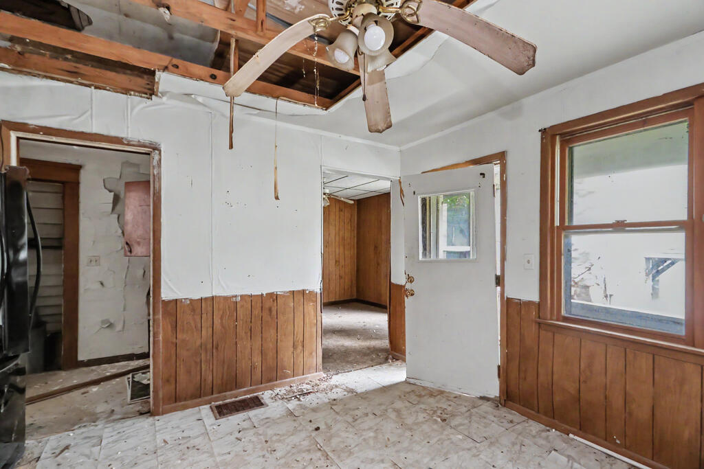 105 Woodbine Street, Willard, Ohio 44890, 3 Bedrooms Bedrooms, ,1 BathroomBathrooms,Residential,For Sale,Woodbine Street,20100460