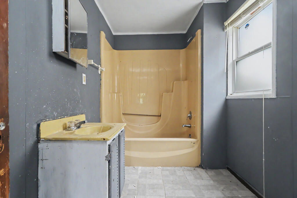 105 Woodbine Street, Willard, Ohio 44890, 3 Bedrooms Bedrooms, ,1 BathroomBathrooms,Residential,For Sale,Woodbine Street,20100460