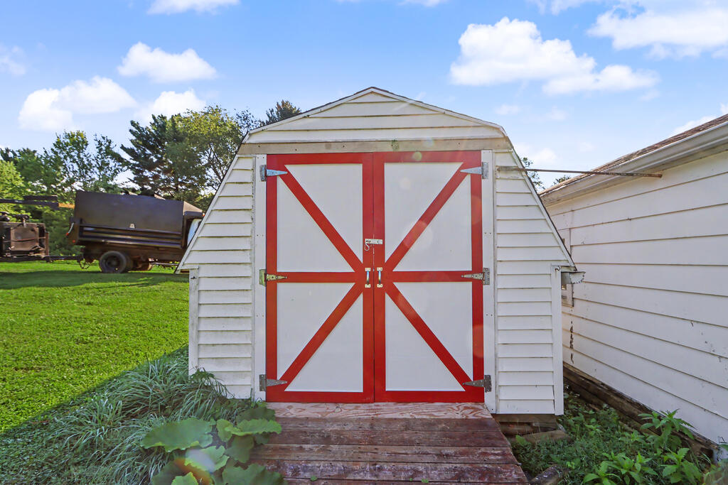 2039 Fleming Falls Road, Mansfield, Ohio 44903, 3 Bedrooms Bedrooms, ,2 BathroomsBathrooms,Residential,For Sale,Fleming Falls Road,20100463