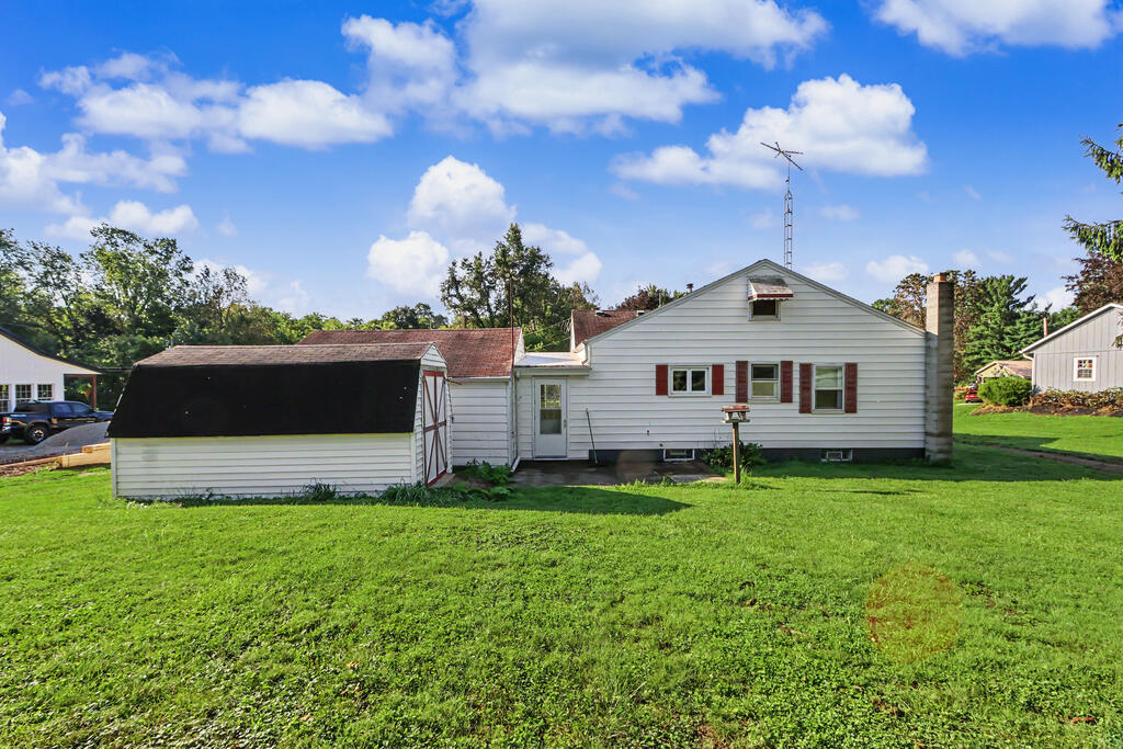 2039 Fleming Falls Road, Mansfield, Ohio 44903, 3 Bedrooms Bedrooms, ,2 BathroomsBathrooms,Residential,For Sale,Fleming Falls Road,20100463