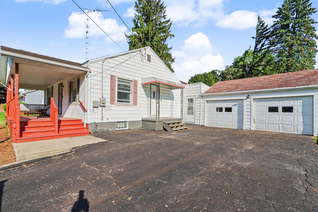 2039 Fleming Falls Road, Mansfield, Ohio 44903, 3 Bedrooms Bedrooms, ,2 BathroomsBathrooms,Residential,For Sale,Fleming Falls Road,20100463