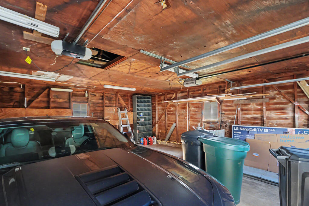 2039 Fleming Falls Road, Mansfield, Ohio 44903, 3 Bedrooms Bedrooms, ,2 BathroomsBathrooms,Residential,For Sale,Fleming Falls Road,20100463