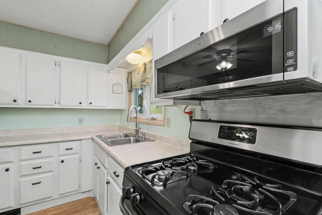2039 Fleming Falls Road, Mansfield, Ohio 44903, 3 Bedrooms Bedrooms, ,2 BathroomsBathrooms,Residential,For Sale,Fleming Falls Road,20100463