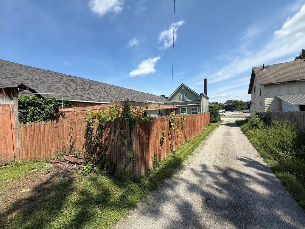 921 North Sandusky Ave, Bucyrus, Ohio 44820, 3 Bedrooms Bedrooms, ,1 BathroomBathrooms,Residential,For Sale,North Sandusky Ave,20100489