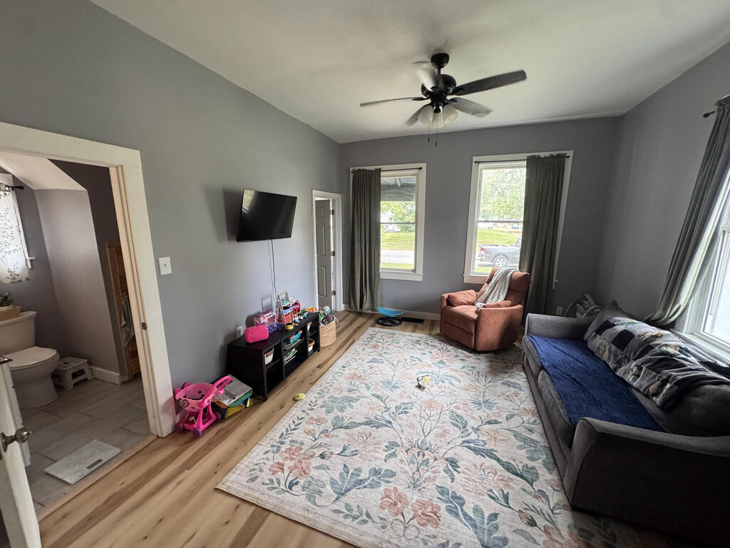 402 - 402 1/2 W Bucyrus Street, Crestline, Ohio 44827, 4 Bedrooms Bedrooms, ,Residential Income,For Sale,- 402 1/2 W Bucyrus Street,20100503