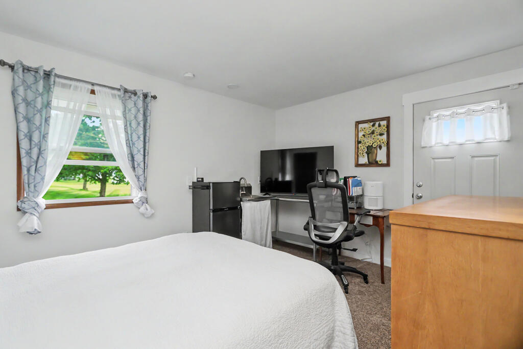 232 Oxford Road, Lexington, Ohio 44904, 3 Bedrooms Bedrooms, ,2 BathroomsBathrooms,Residential,For Sale,Oxford Road,20100507