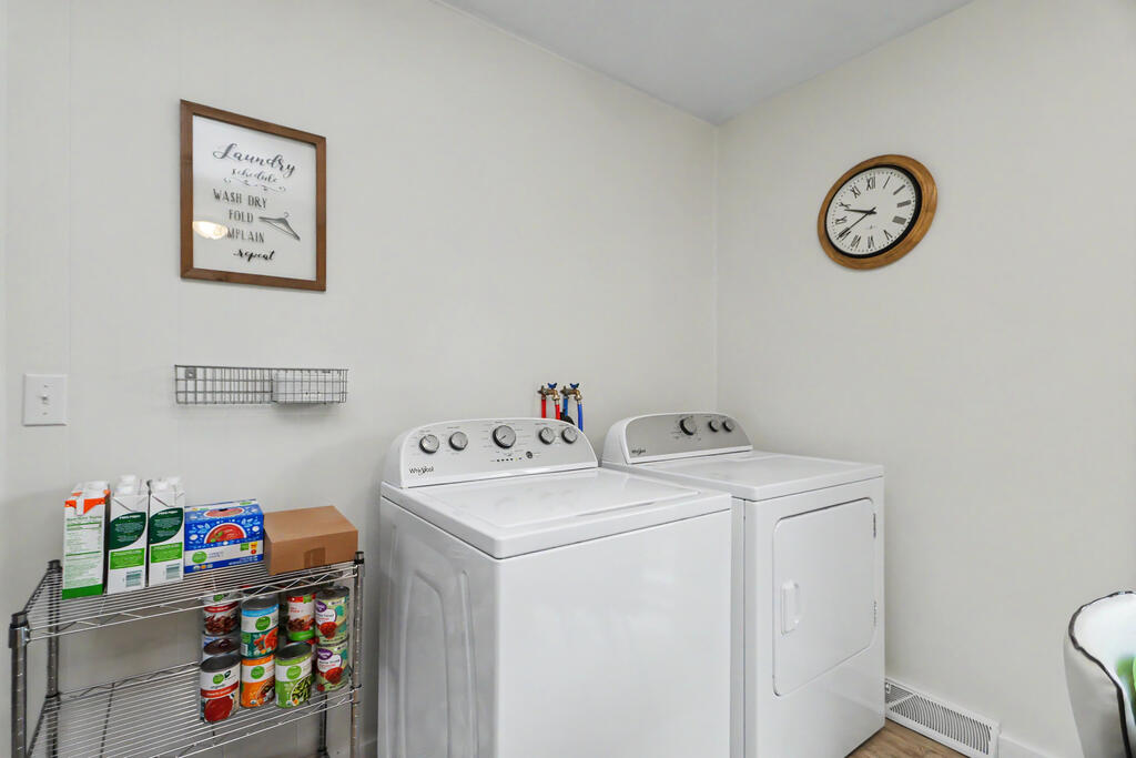232 Oxford Road, Lexington, Ohio 44904, 3 Bedrooms Bedrooms, ,2 BathroomsBathrooms,Residential,For Sale,Oxford Road,20100507