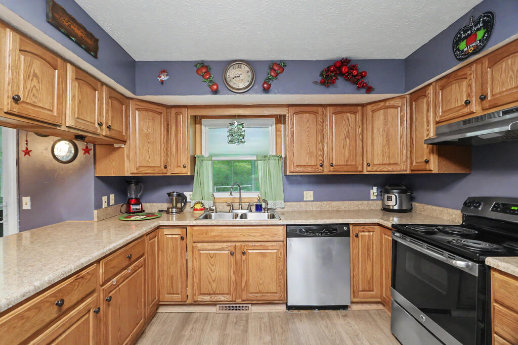 831 North Crestline Street, Crestline, Ohio 44827, 3 Bedrooms Bedrooms, ,1 BathroomBathrooms,Residential,For Sale,North Crestline Street,20100508 831 North Crestline Street, Crestline, Ohio 44827, 3 Bedrooms Bedrooms, ,1 BathroomBathrooms,Residential,For Sale,North Crestline Street,20100508