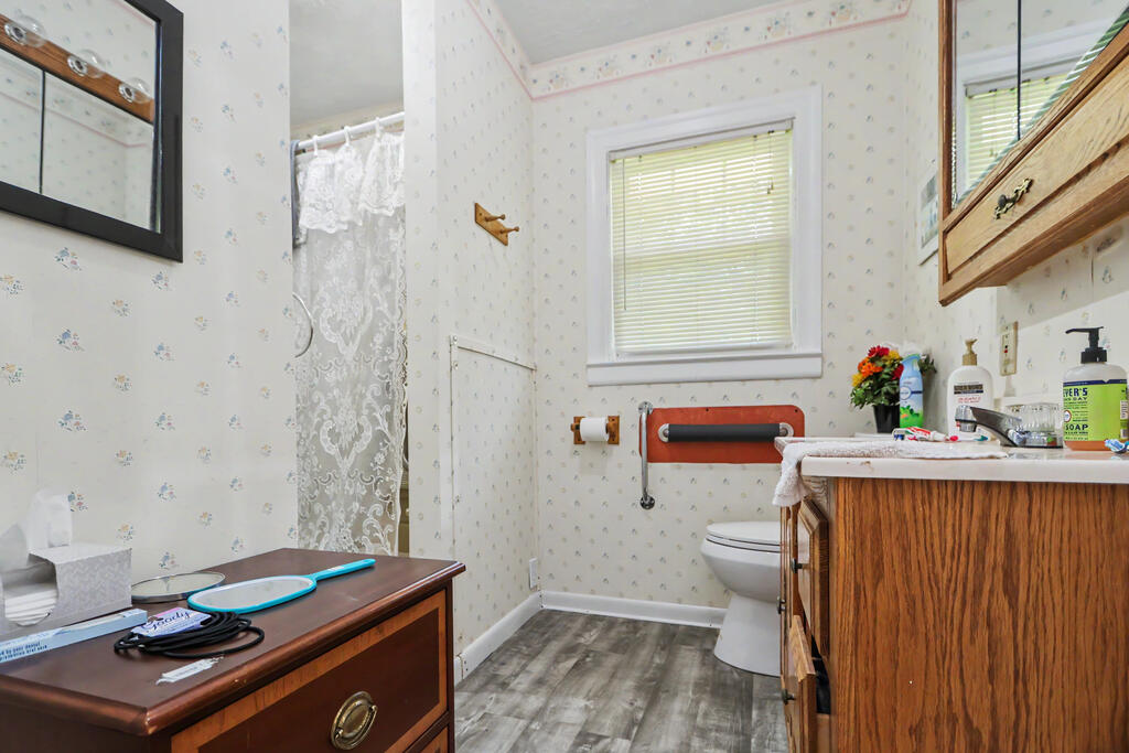 1806 Windsor Road, Mansfield, Ohio 44905, 2 Bedrooms Bedrooms, ,1 BathroomBathrooms,Residential,For Sale,Windsor Road,20100520