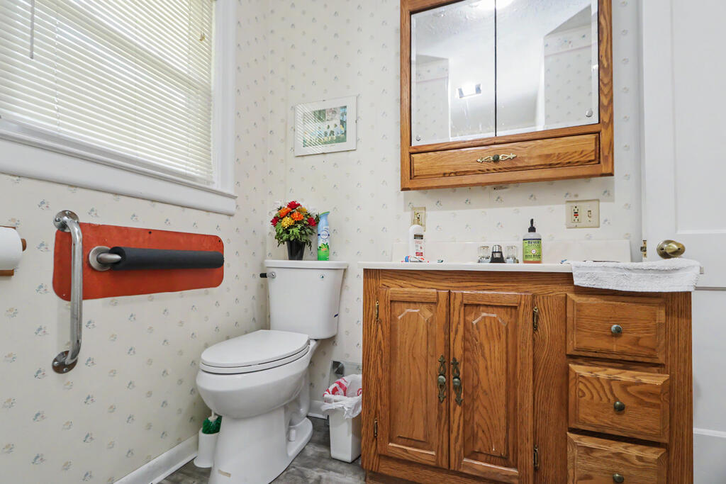 1806 Windsor Road, Mansfield, Ohio 44905, 2 Bedrooms Bedrooms, ,1 BathroomBathrooms,Residential,For Sale,Windsor Road,20100520